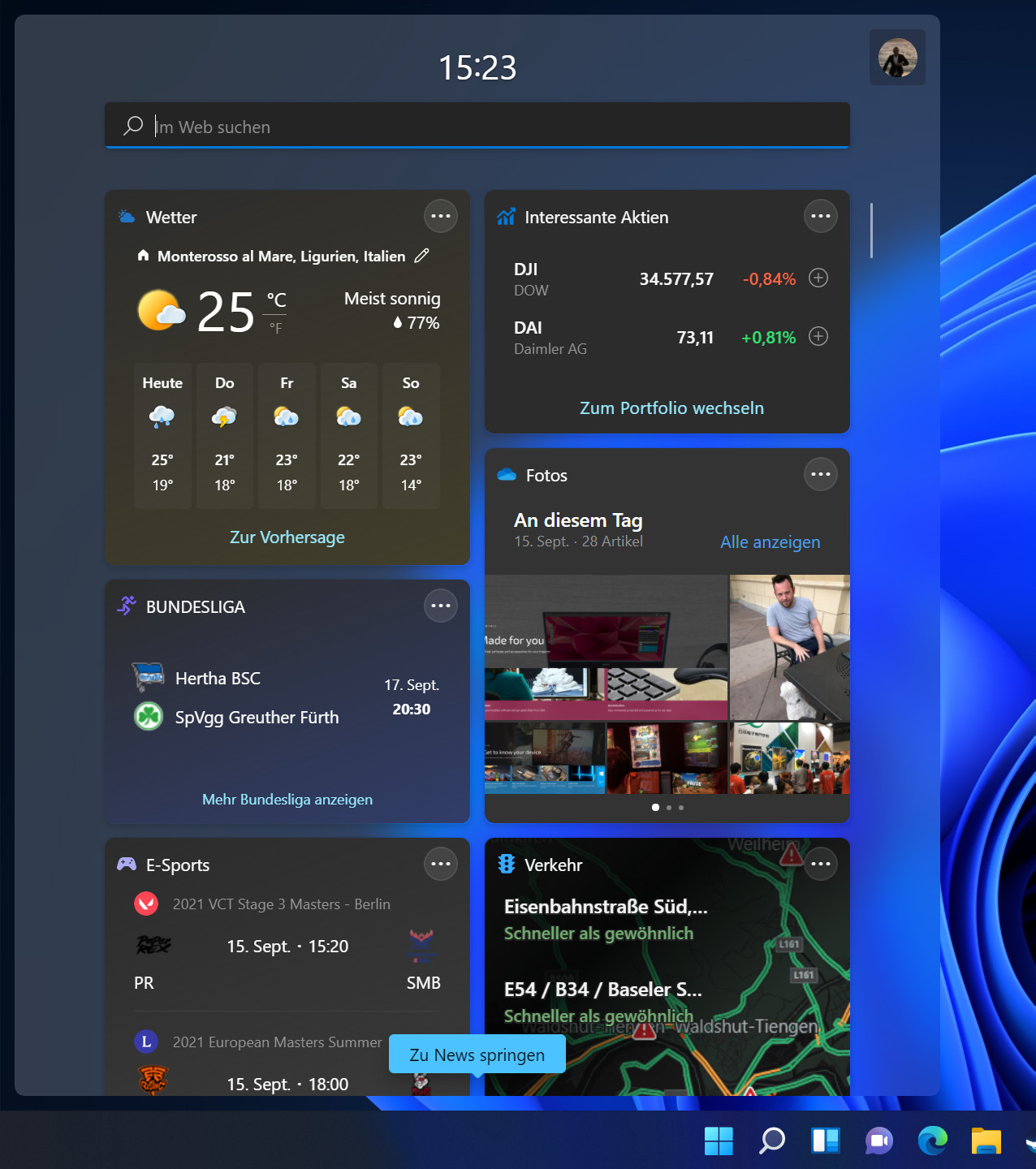 Screenshot blauer Hintergrund mit aufgeklapptem Kachelmenü