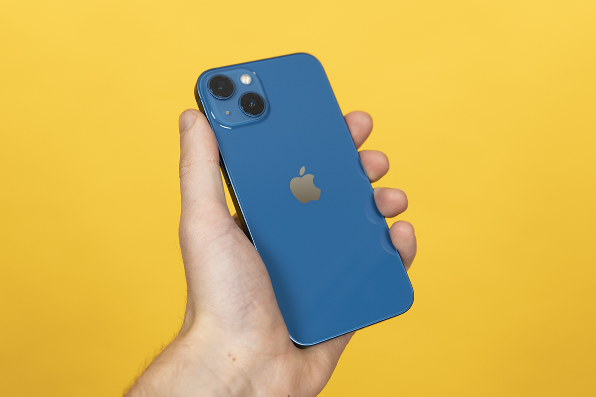 iPhone 13 in der neuen blauen Farbe