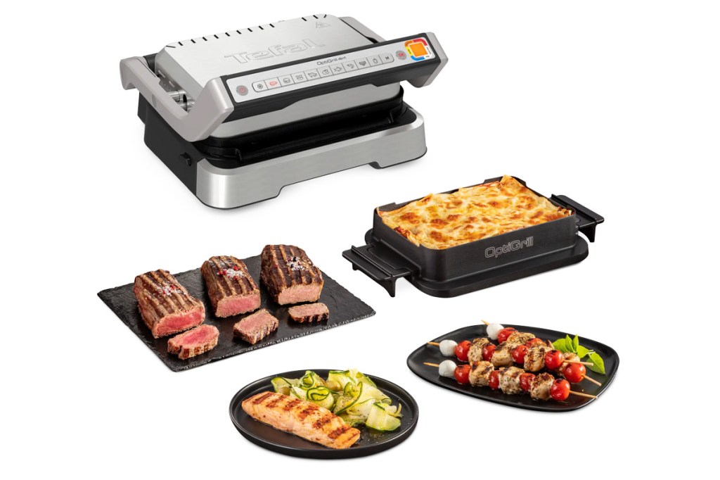 Der Tefal OptiGrill 4in1 mit unterschiedlichen Speisen davor auf weißem Hintergrund.