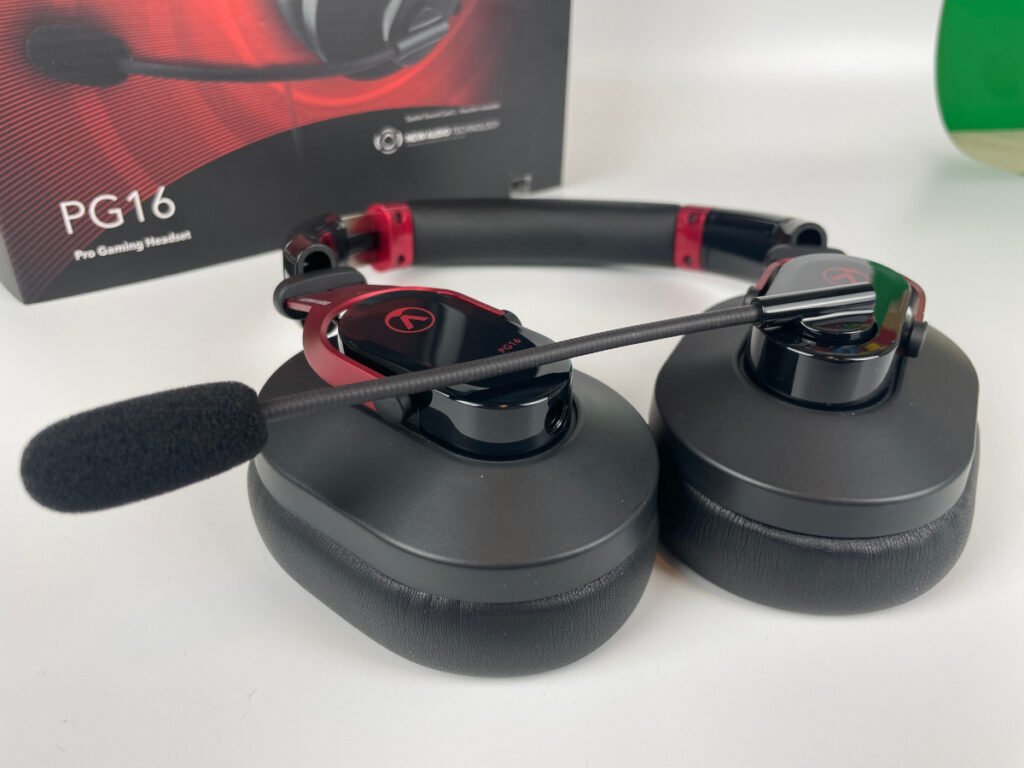 liegendes Headset von austrian Audio