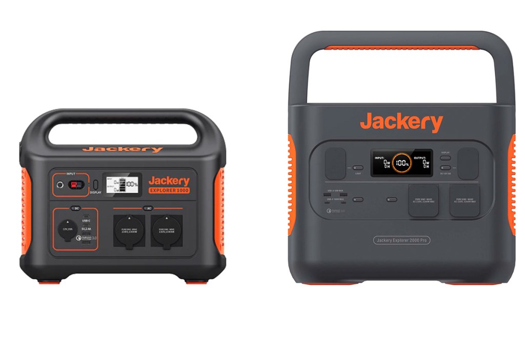 Nebeneinander sind die Jackery Explorer 1000 und 2000 Pro zu sehen.