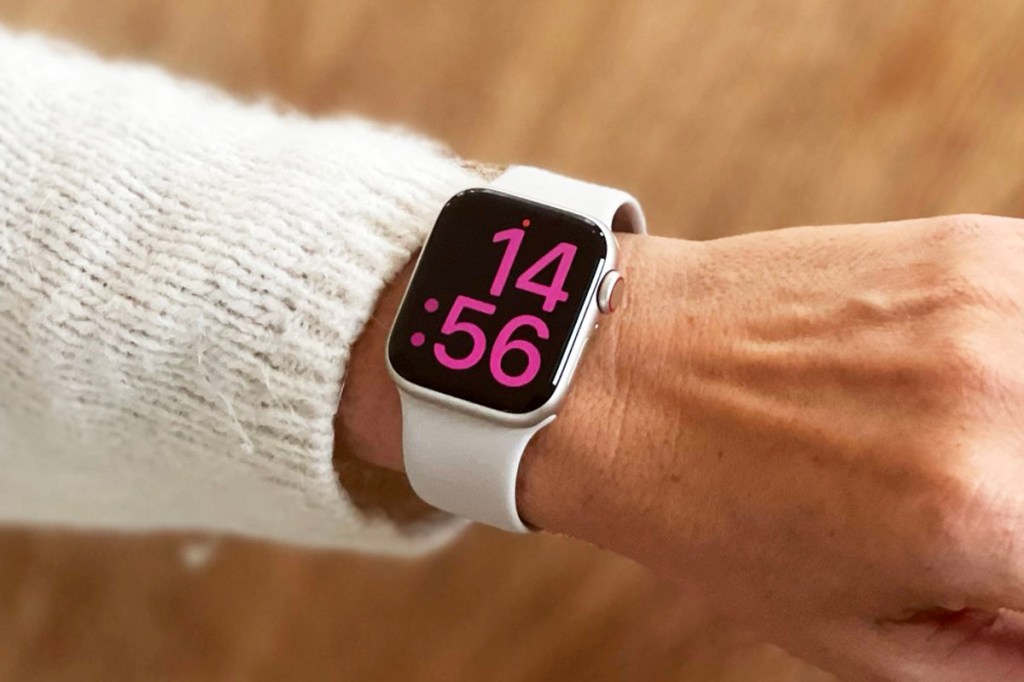 Apple Watch SE am Handgelenk