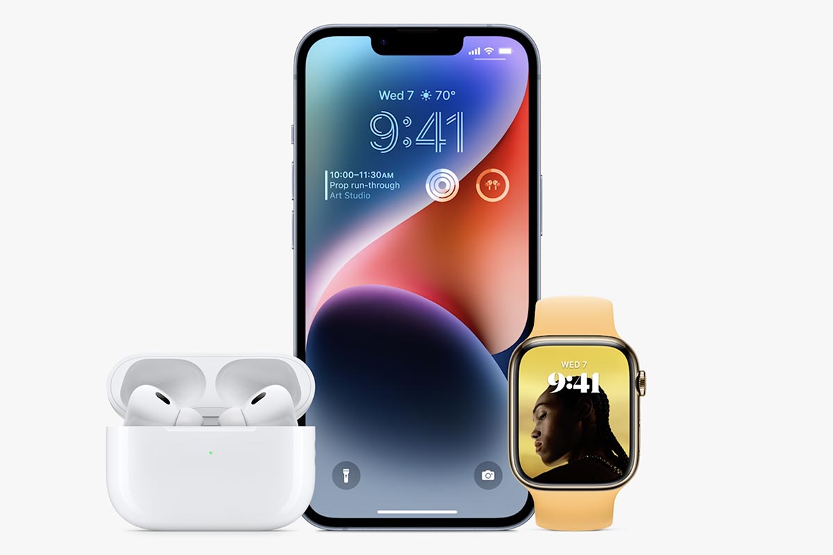 AirPods Pro 2 iPhone 14 und Apple Watch 8 nebeneinander