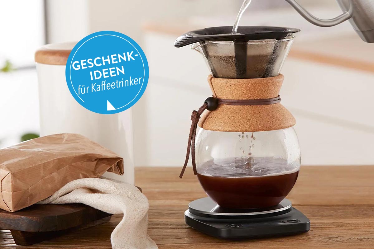 Ein Geschenk für Kaffeetrinker auf einem Tisch stehend