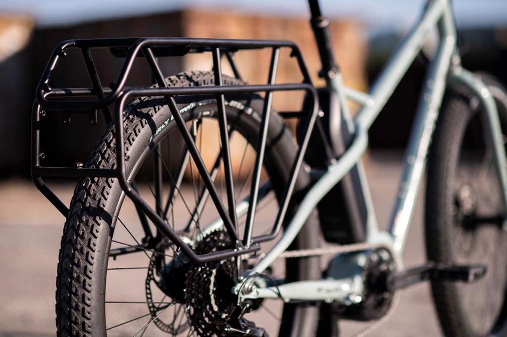 Detailaufnahme Gepäcktrager vom E-Cargobike Skid Loader von Surly