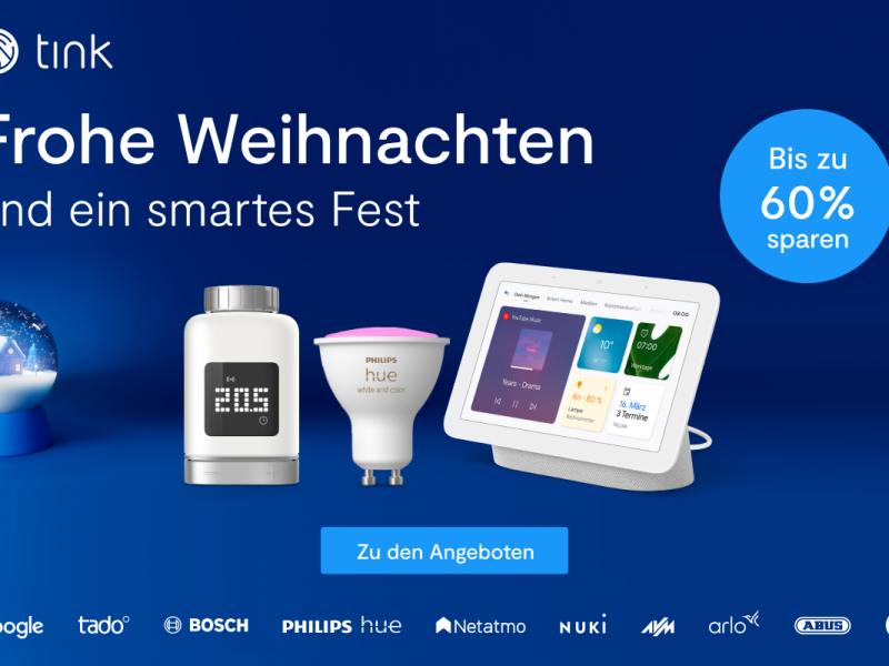 Ein Google Nest Hub, ein Bosch-Thermostat und eine Philips Hue Lampe vor einem blauen Hintergrund mit tink-Logo