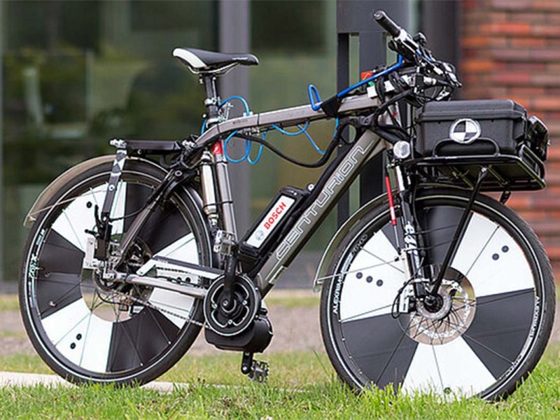 Mit Sensoren ausgestattetes E-Bike