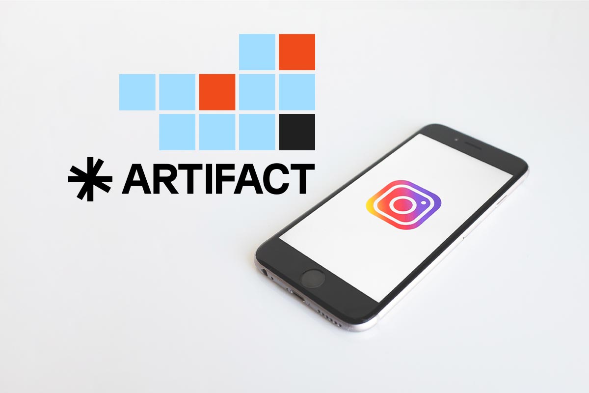 Smartphone auf weißer Fläche mit Artifact und Instagram Logo