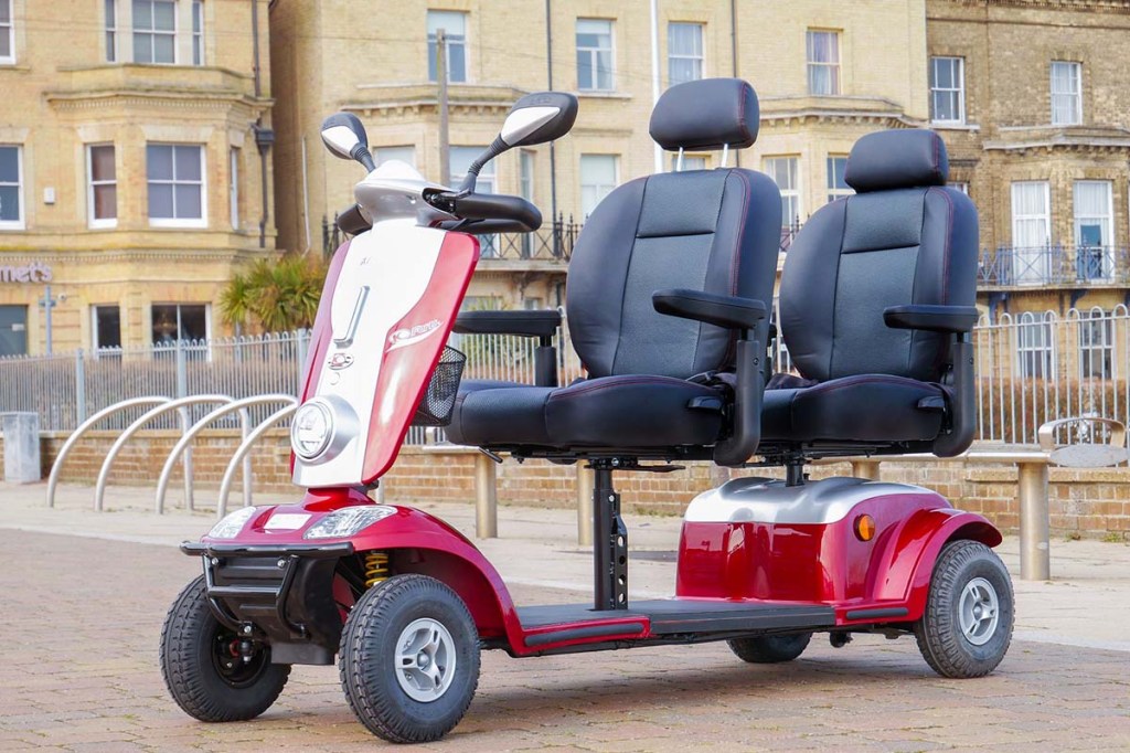 Tandem-Elektromobil von Kymco in der Stadt