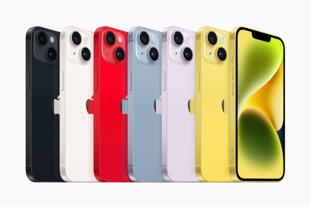 Sechs verschieden farbige iPhones aufgereiht von hinten auf weißem Hintergrund