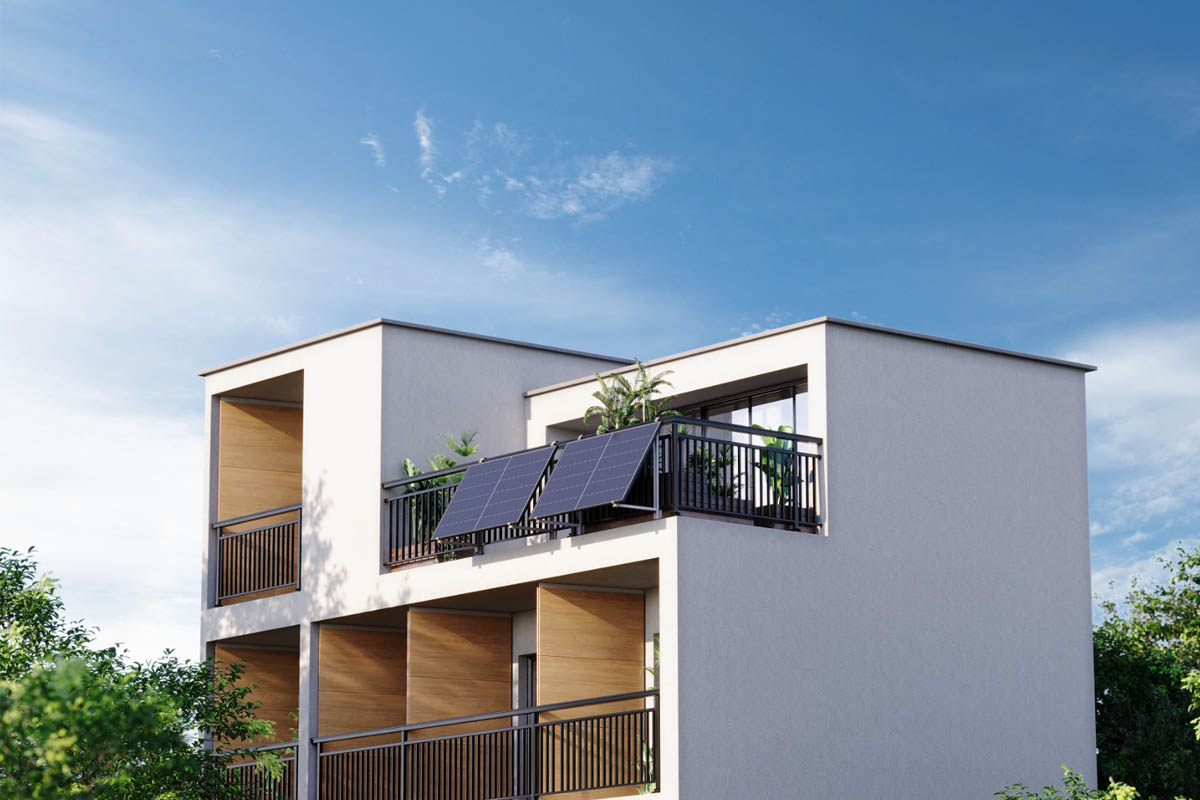 Photovoltaik-Module von Anker auf einem Balkon