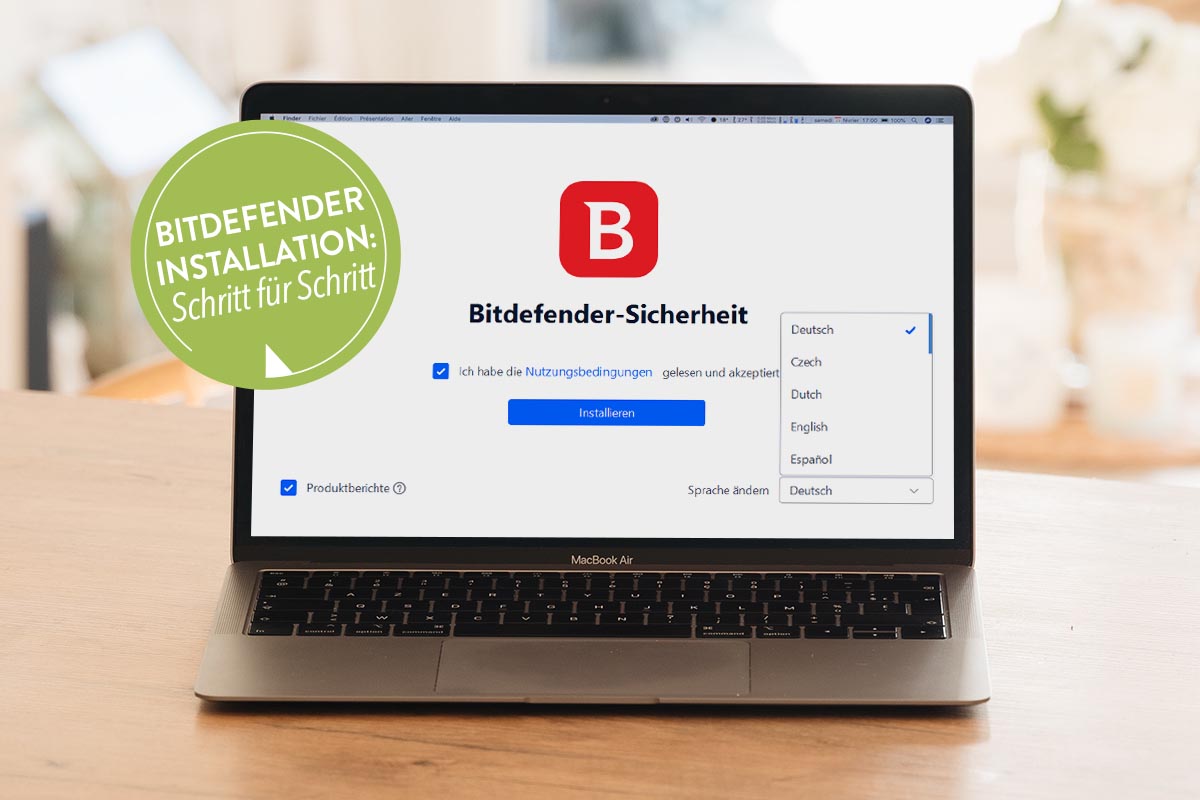 Ein Laptop auf einem Tisch, bei dem Bitdefender installiert wird.