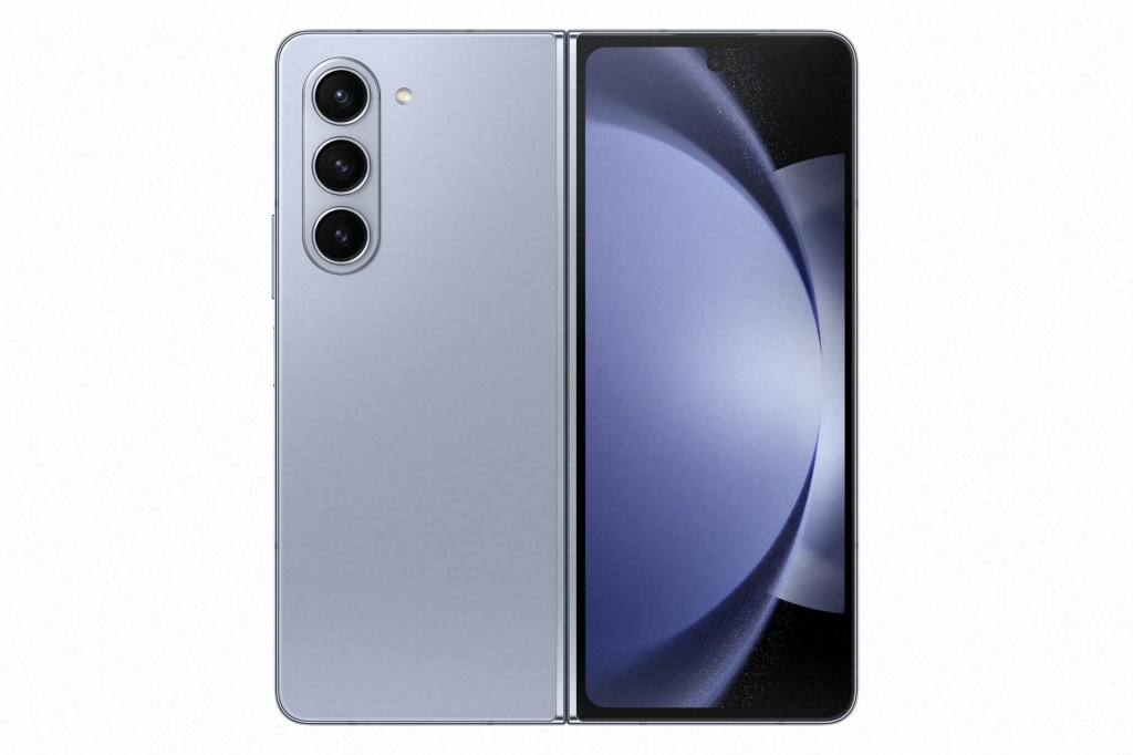 Das Samsung Galaxy Z Fold5 vor weißem Hintergrund.