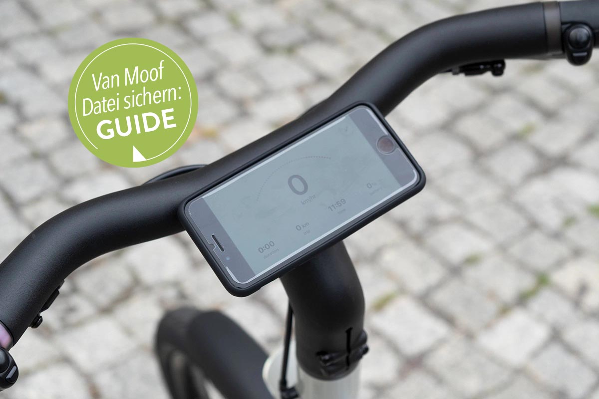 Ein Smartphone an einem Van Moof E-Bike befestigt.