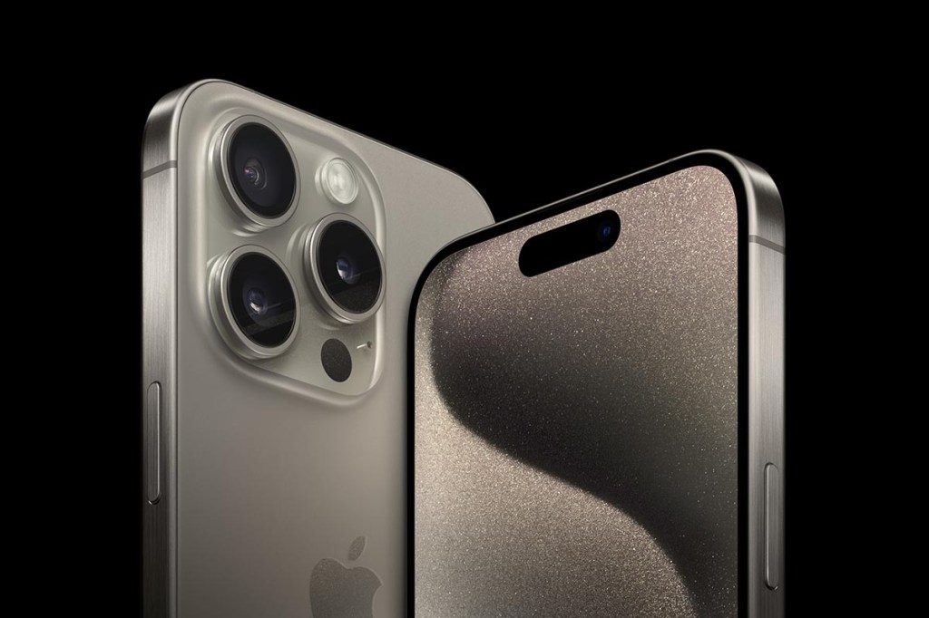Das iPhone 15 Pro in Titan-Optik.