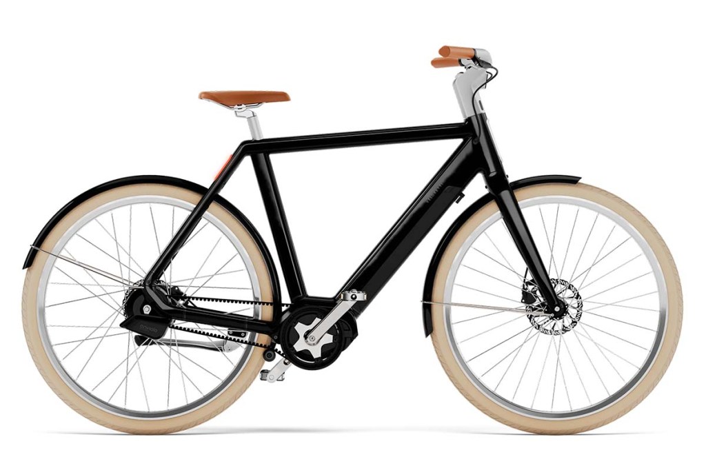 Productshot E-Bike mit Diamantrahmen in schwarz und weißen Reifen