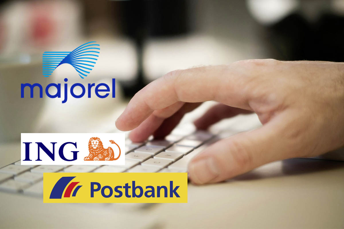 Hand tippt auf Tastatur, daneben Logos von ING, Postbank und Majorel