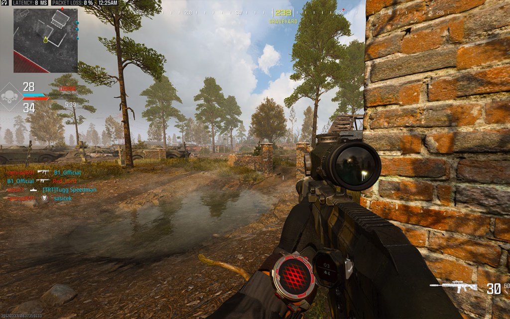 Der Spieler schaut auf die Karte Wasteland, Bäume im Hintergrund, vorne eine große Pfütze in einem Krater.