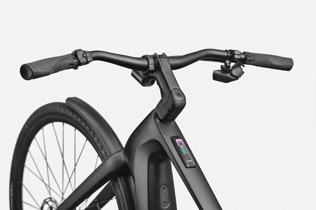 Nahaufnahme Lenker und Teil vom Oberrohrramen eines E-Bikes