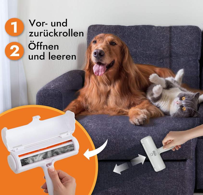 Ein Hund und eine Katze auf einem dunkelgrauen Sofa mit der Fusselrolle von Fussel Monster im Bild.