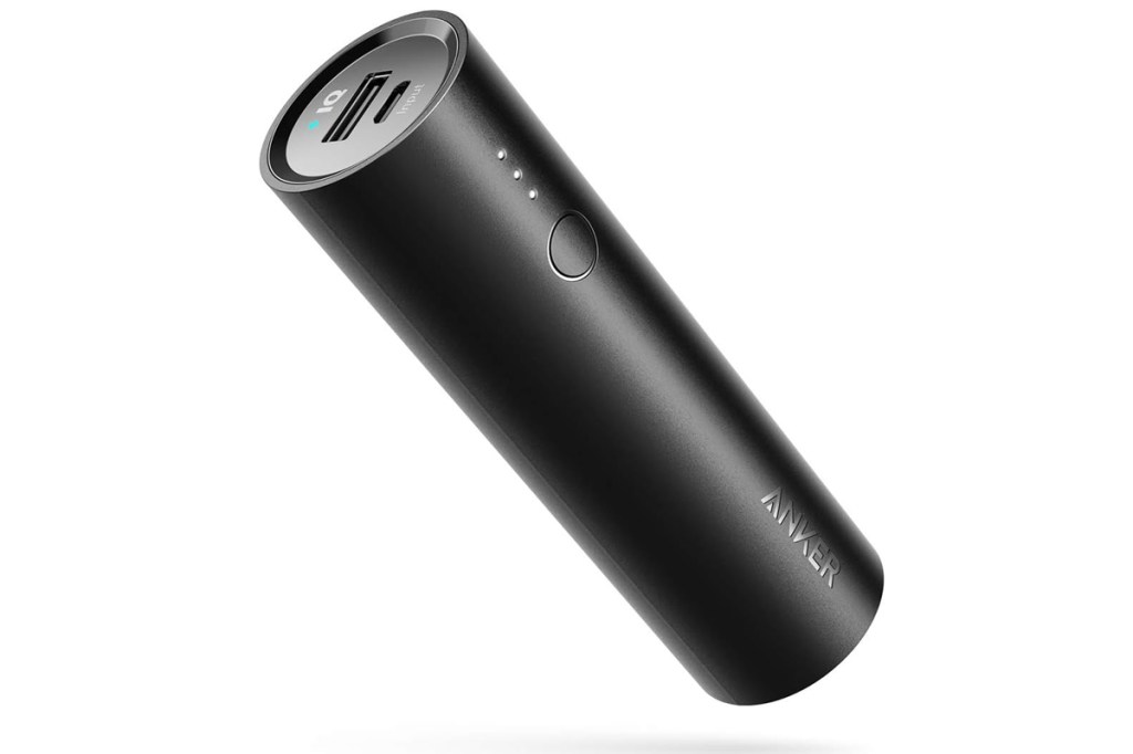 Die zylindrische Power Bank Anker 5000 in Schwarz.