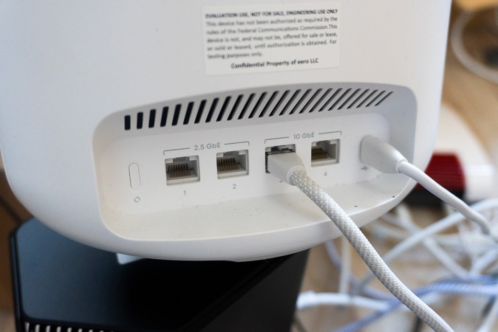 Die LAN-Ports beim Amazon eero