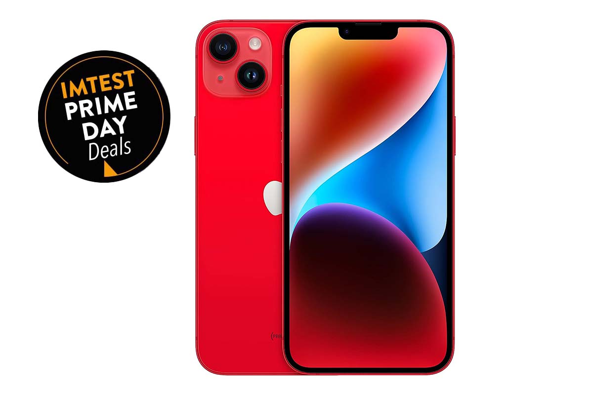 rotes iphone von der Vorder- und Rückseite überlappend, mit Amazon Prime Day Button