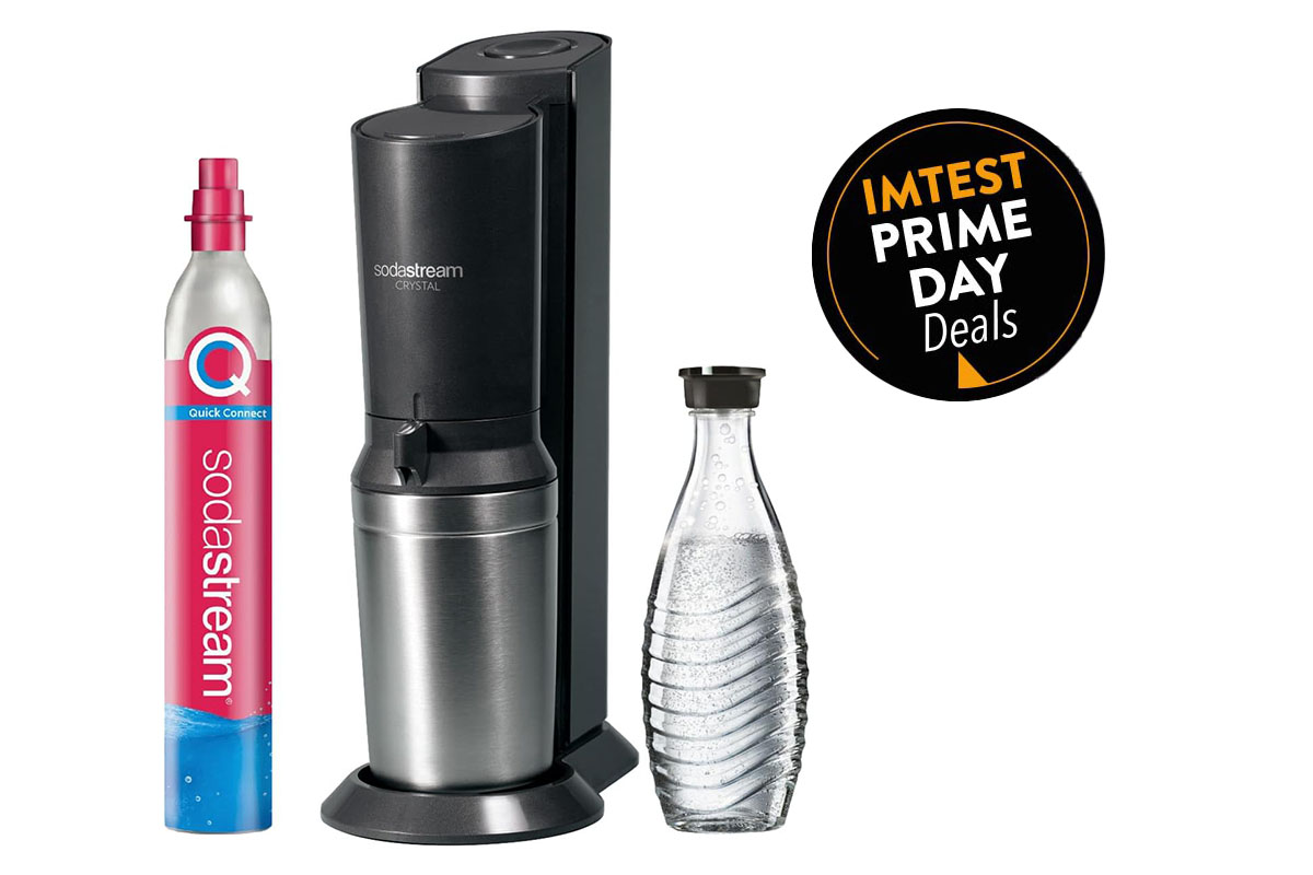 Wassersprudler von Sodastream vor weißem Hintergrun d kit Amazon Prime Day-Logo.