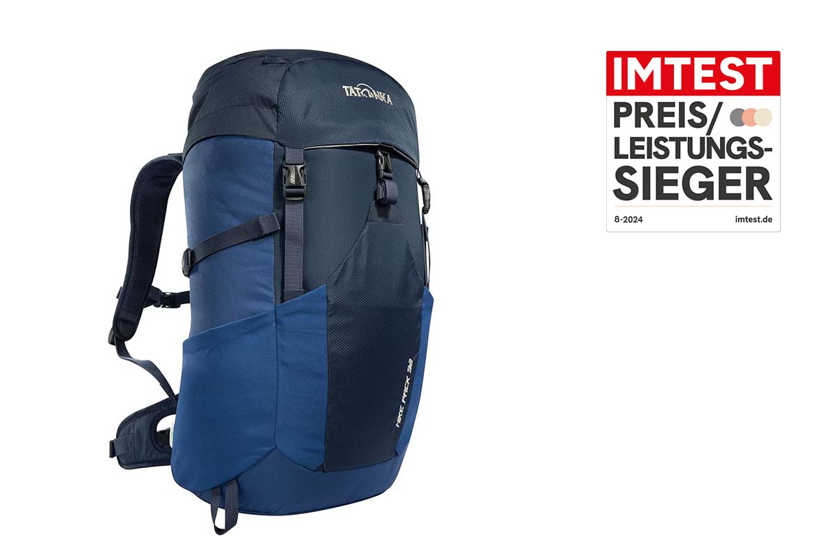 blauer Trekkingrucksack auf weißem Grund mit Preis-Leistungssieger-Grafik