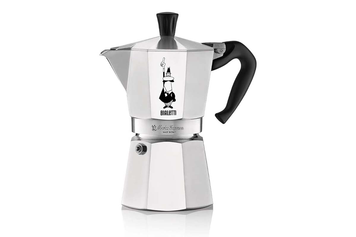 silberner Espressokocher auf weißem Grund