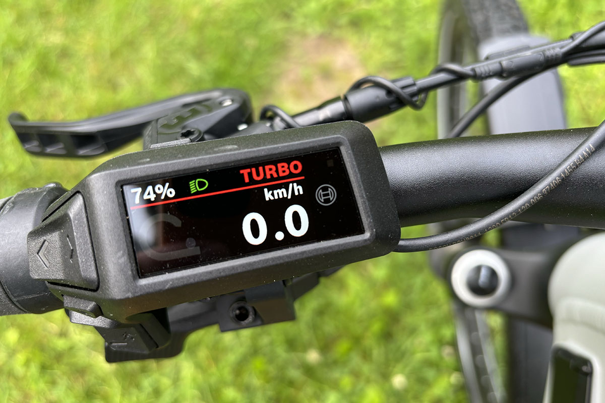 Detailaufnahme des Displays bei Trekking-E-Bike Canyon Pathlite:ON 6 SUV.