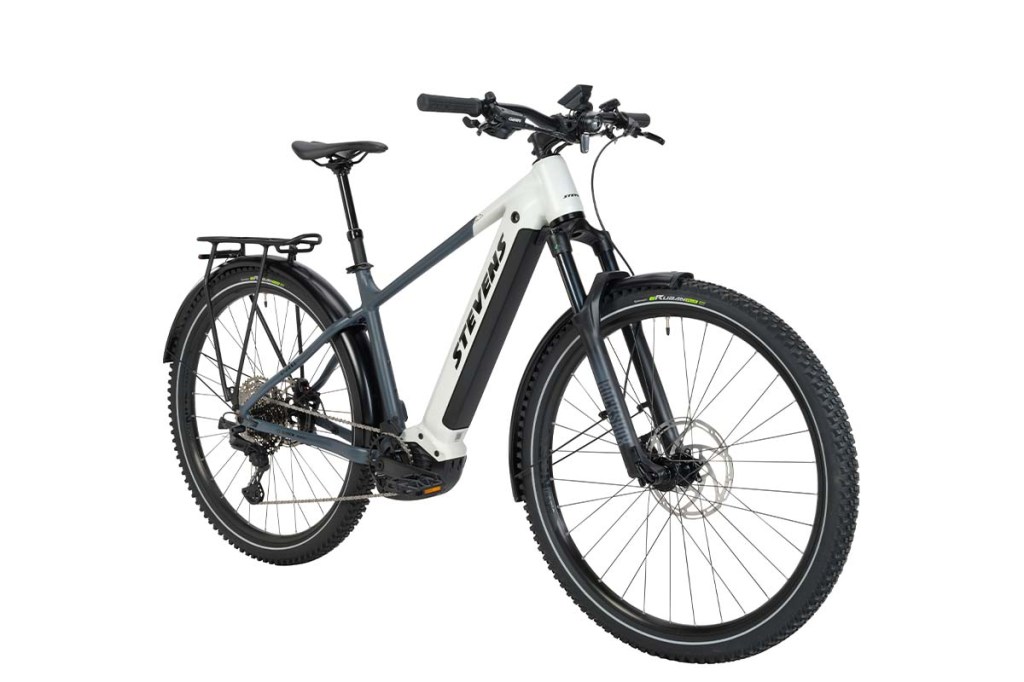E-Mountainbike in schwarz-weiß schräg von der Seite