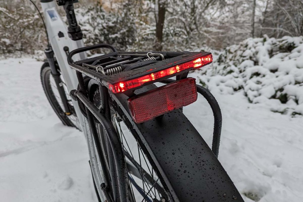Nahaufnahme Rücklicht an einem E-Bike