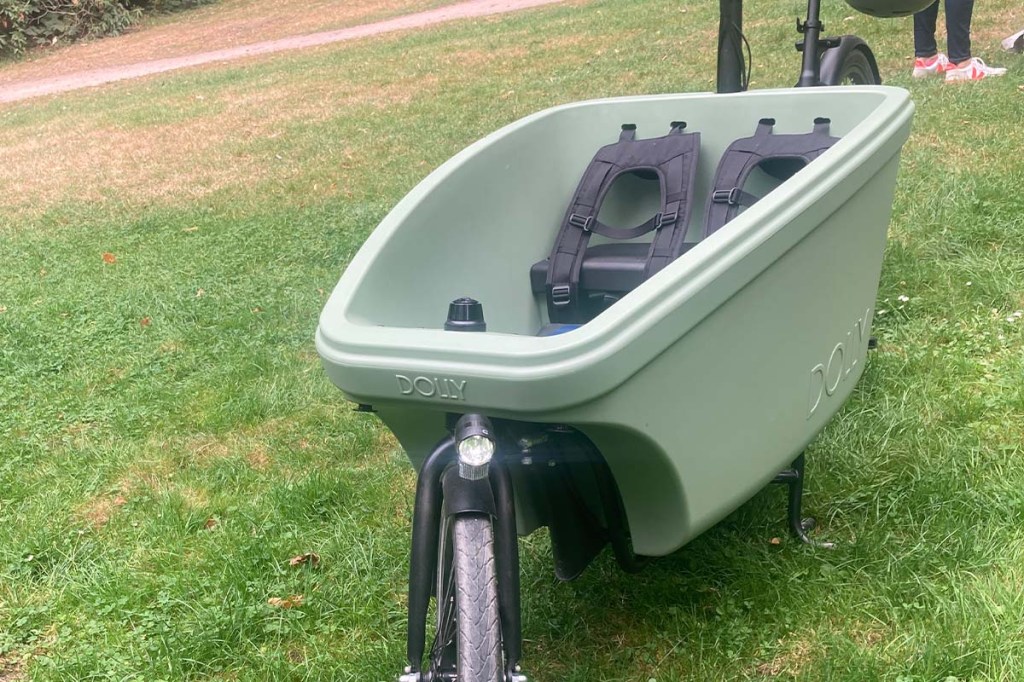 Detailaufnahme grüne Transportwanne bei cargo-e-Bike