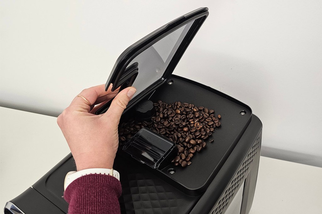 Bohnenbehälter des Kaffeevollautomaten