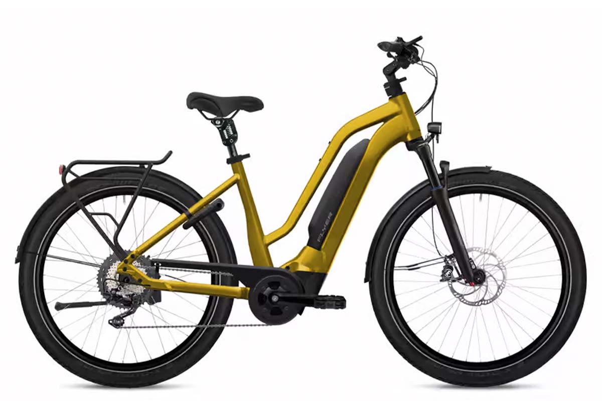 gelbes E-Bike auf weißem Grund