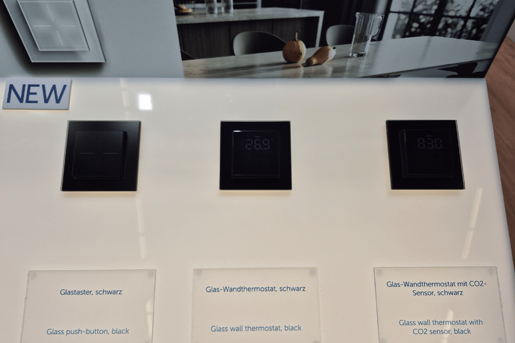 Die neuen Glastaster werden gebündelt gezeigt.