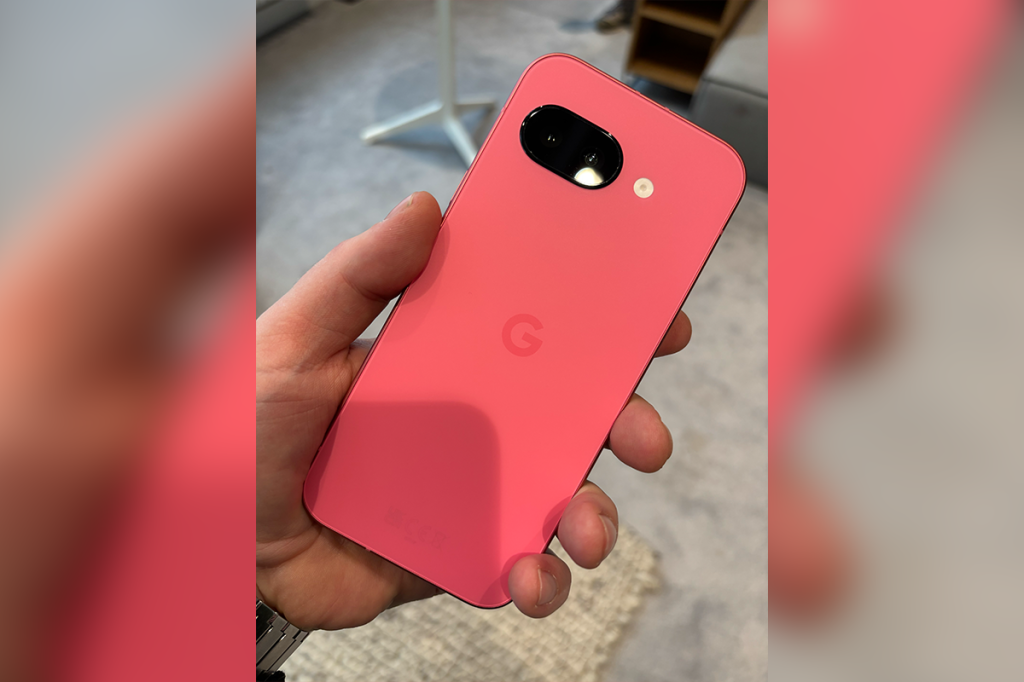 Die Kamera des Google Pixel 9a in einer Nahaufnahme.