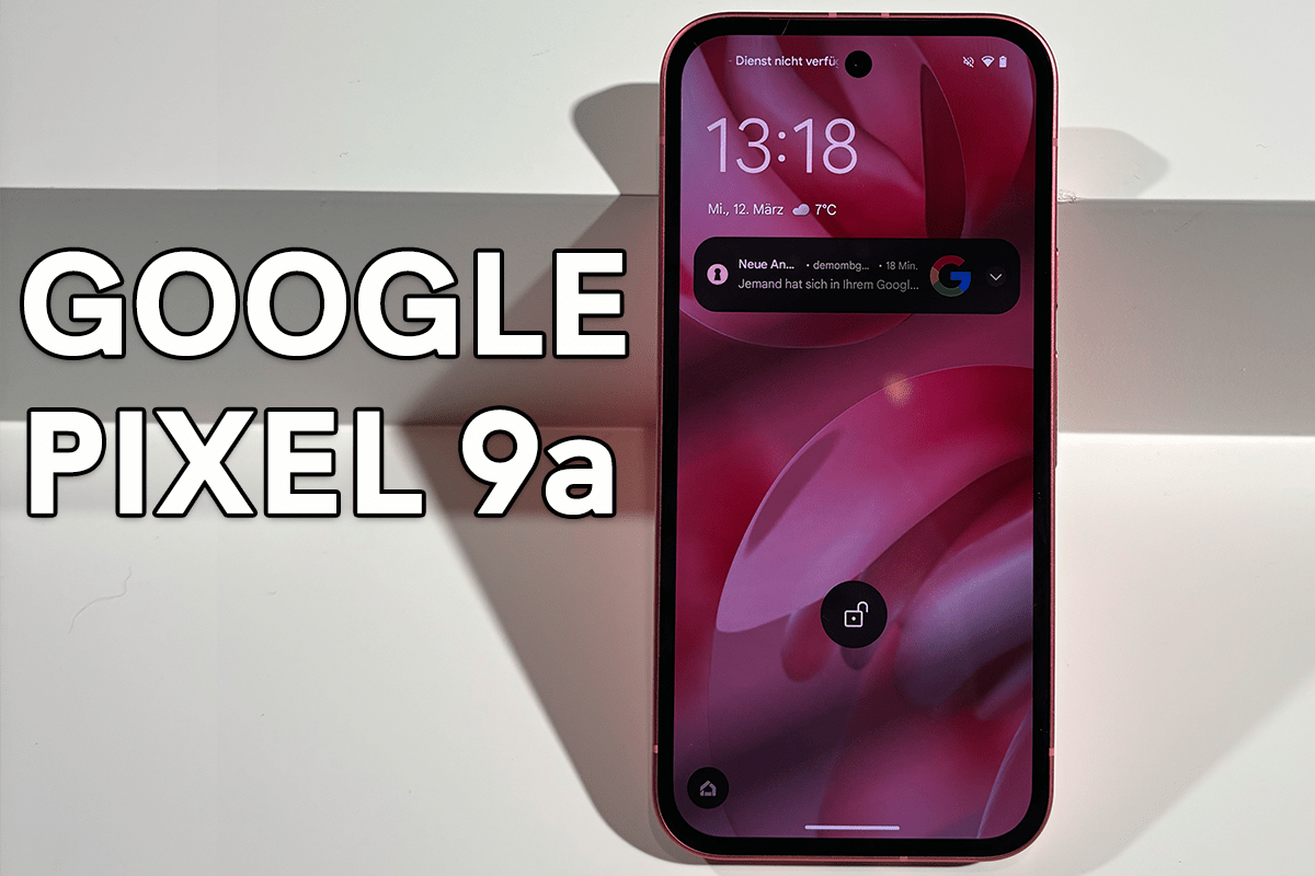 Das Google Pixel 9a steht auf einem Tisch.