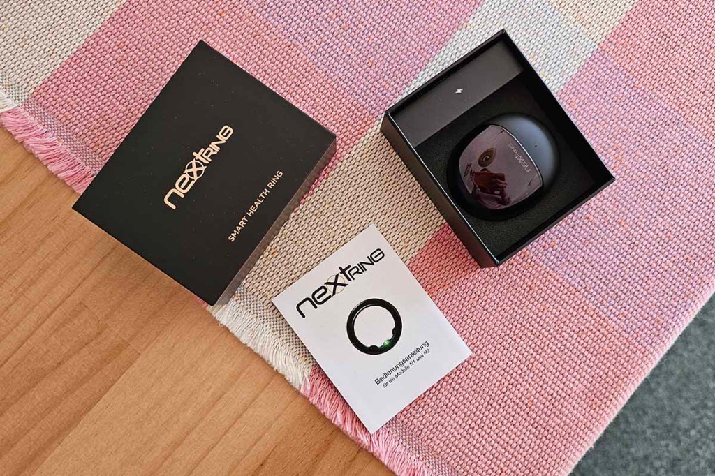 Zubehör von Smart Ring auf einem Tisch