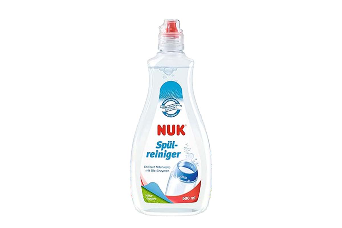 Flasche mit Baby-Spülmittel auf weißem Grund