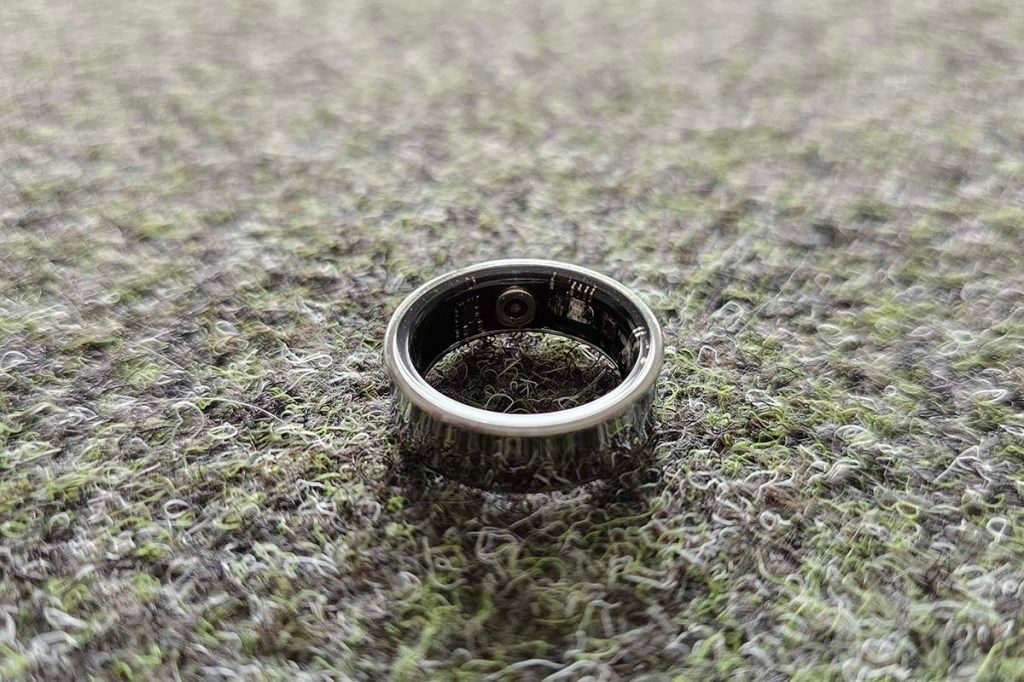 Smart Ring auf Teppich