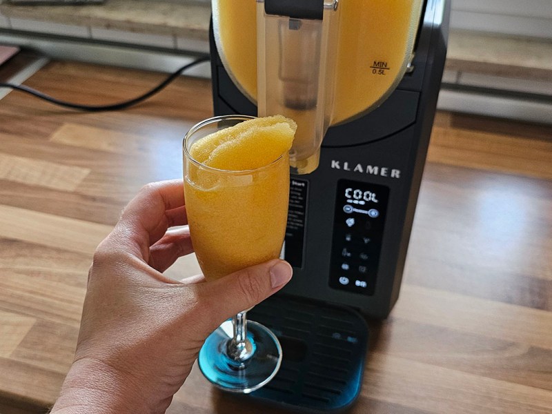 Klamer Slush Maschine im Test: Eis auf Knopfdruck – kühl, bunt, unkompliziert?